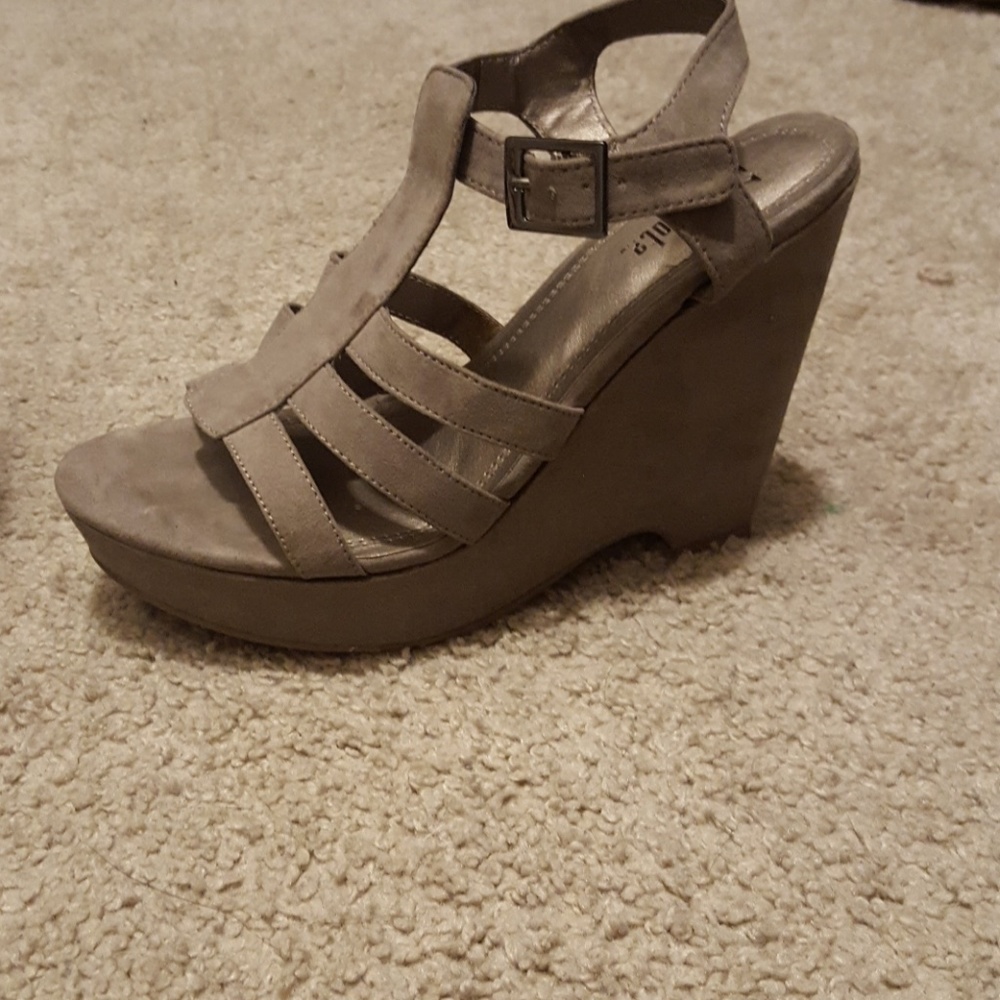 Shoes - Picture 3 of 3